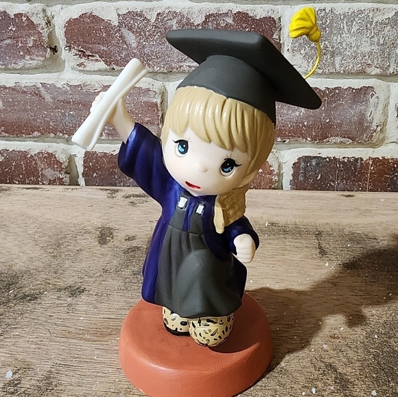 Dr. Taylor Alison Swift NYU Inspired Altered Moments Figurine - Picture 3 of 12